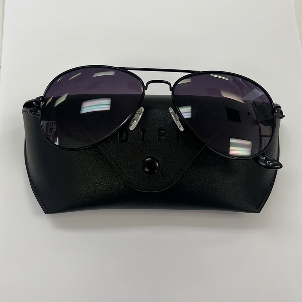 COPY - DIFF CRUZ sunglasses in black grey. New in box with case and cleaning cl…
